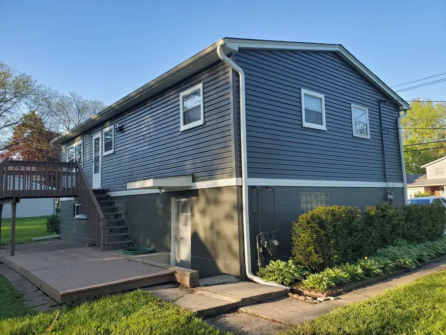 1048 Belle Plaine Avenue, Gurnee, IL 60031 - #3