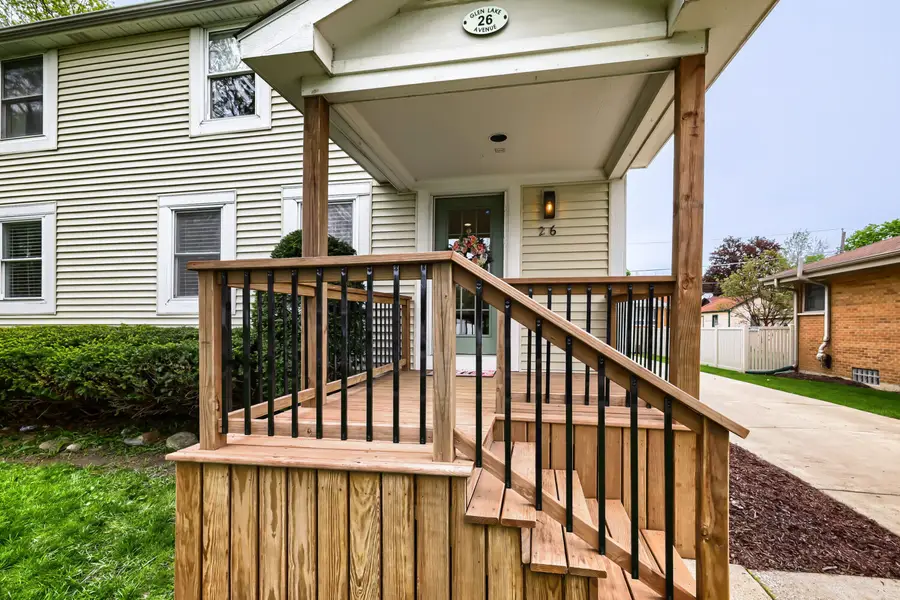26 W Glenlake Avenue, Roselle, IL 60172 - #2