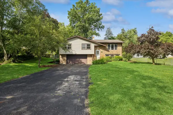 4913 Redbird Lane, Crystal Lake, IL 60012