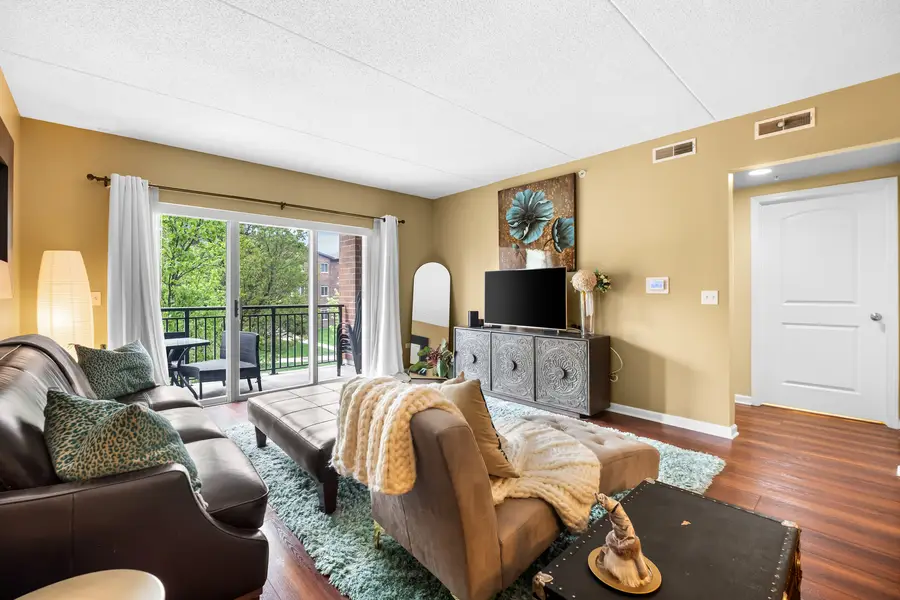 655 Perrie Drive #206, Elk Grove Village, IL 60007 - #3