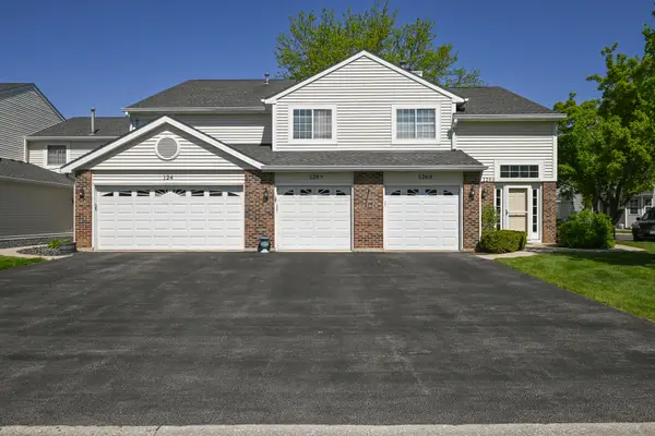 126 Winchester Drive #B, Streamwood, IL 60107