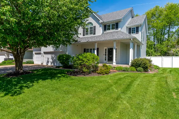 1099 Bridgeview Place, Leclaire, IA 52753