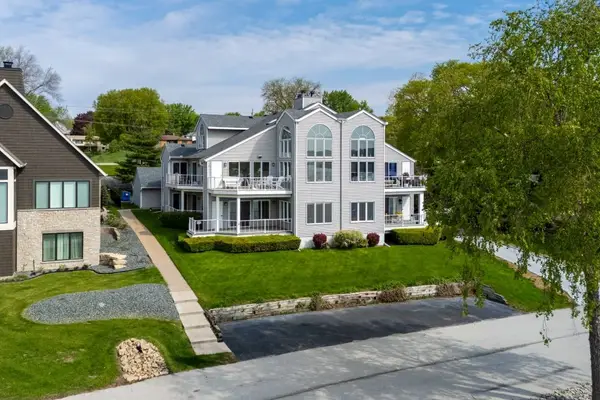 855 Canal Shore Drive, Le Claire, IA 52753