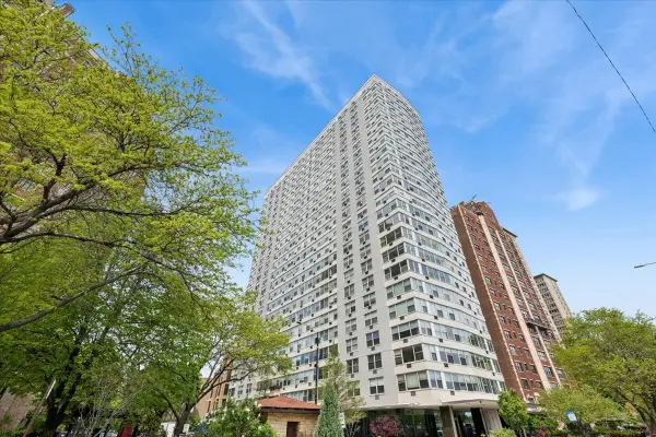 3900 N Lake Shore Drive #9D, Chicago, IL 60613