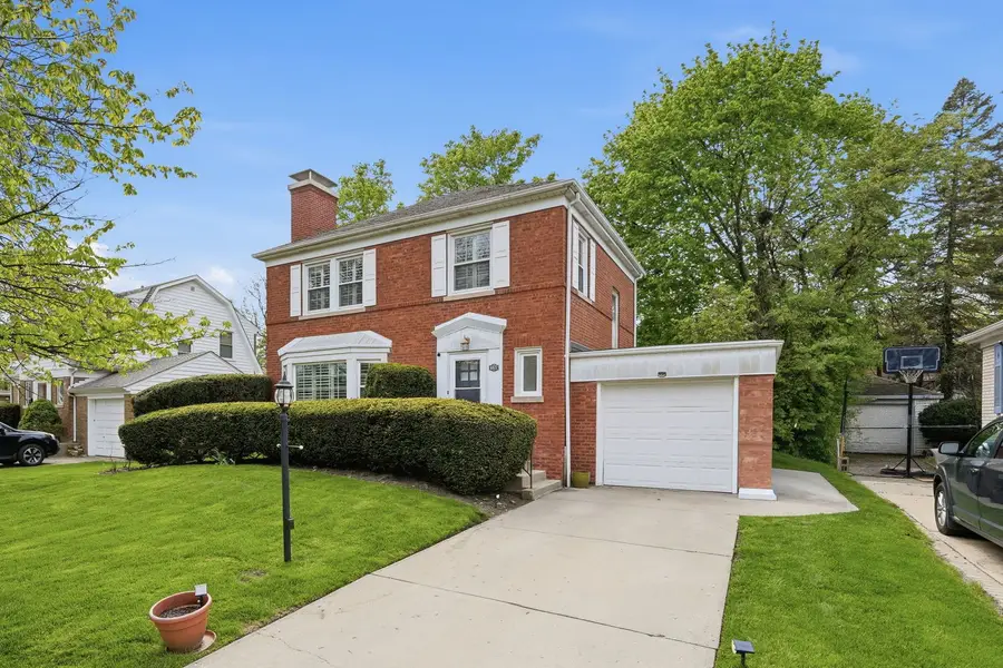 6822 N Kenton Avenue, Lincolnwood, IL 60712 - #2