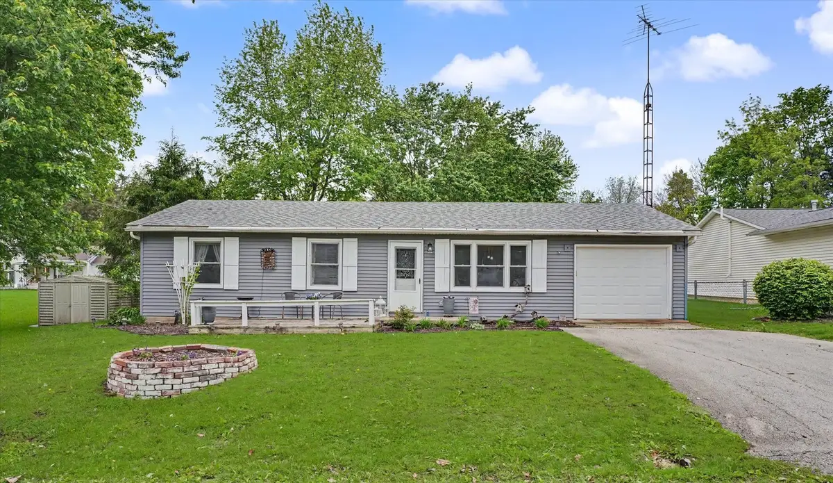 205 N Jefferson Street, Mahomet, IL 61853 - #1