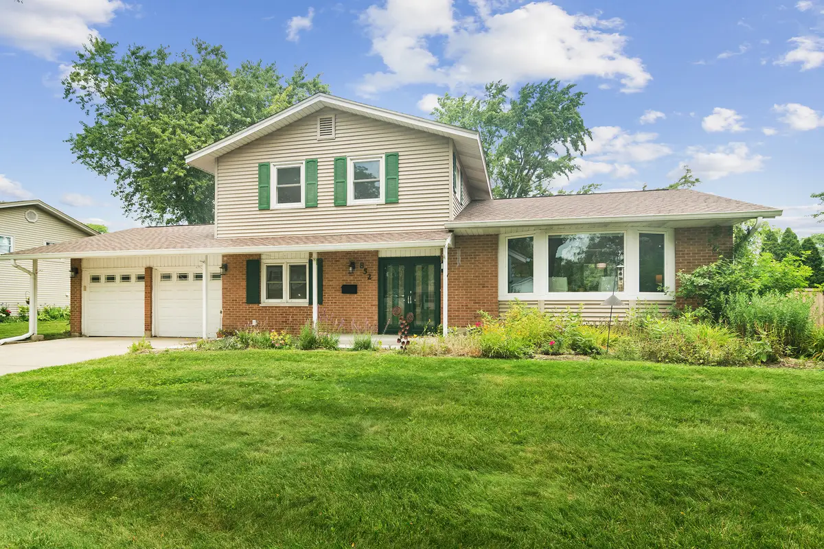 852 E Plate Drive, Palatine, IL 60074 - #1