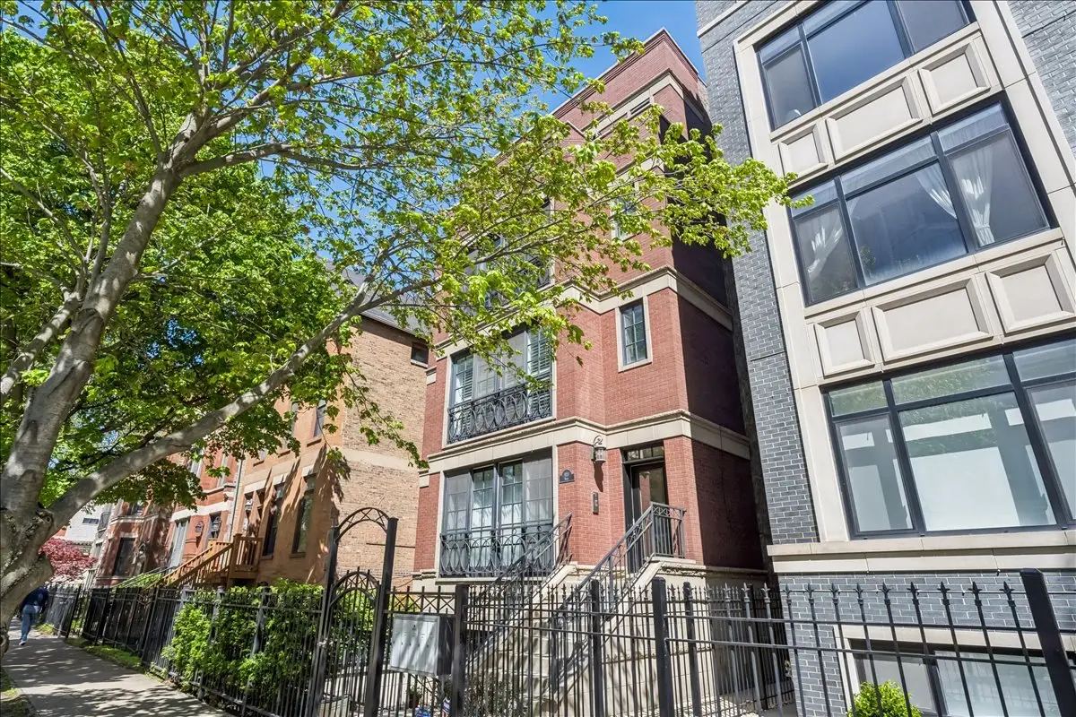 920 W Barry Avenue #4, Chicago, IL 60657 - #1