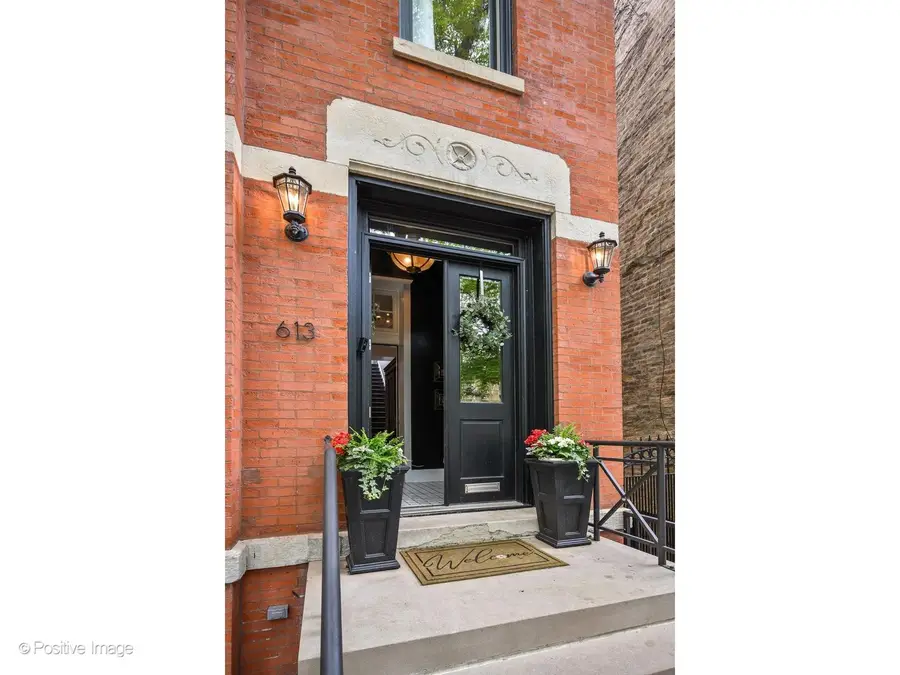 613 W Belden Avenue, Chicago, IL 60614 - #2