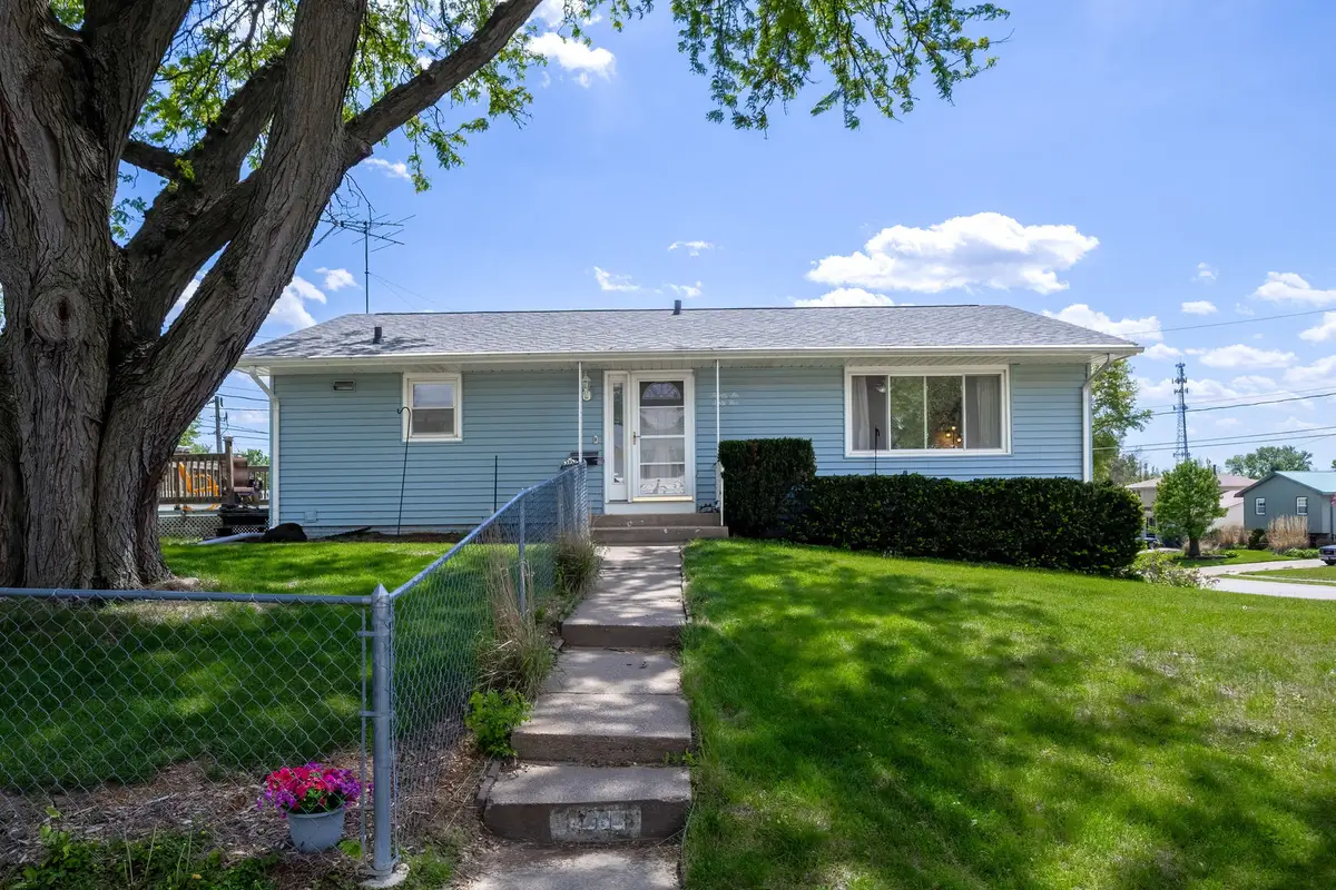 2665 W 35th Street, Davenport, IA 52806 - #1