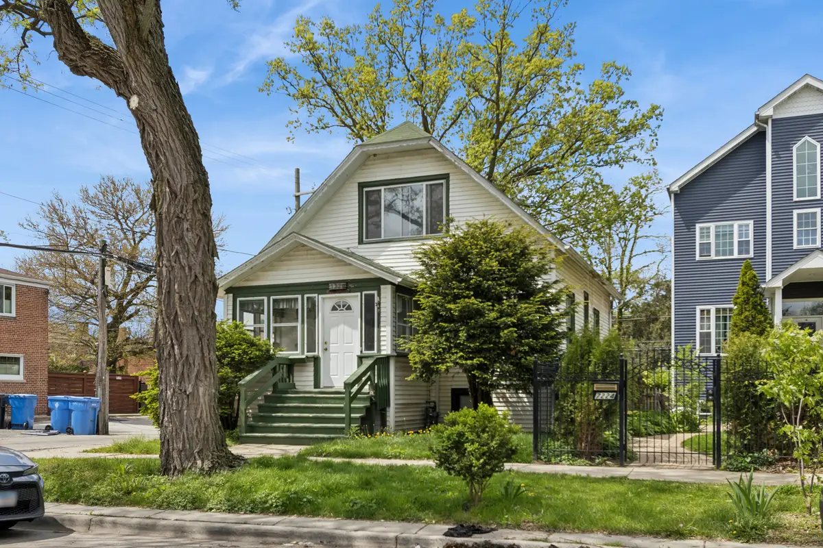 7220 N Hamilton Avenue, Chicago, IL 60645 - #1
