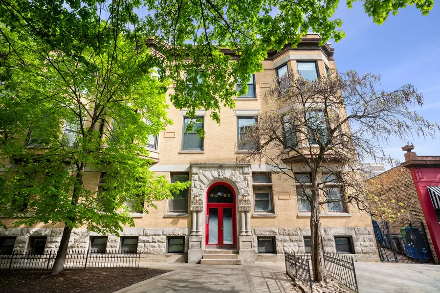 612 W Barry Avenue #1, Chicago, IL 60657 - #2
