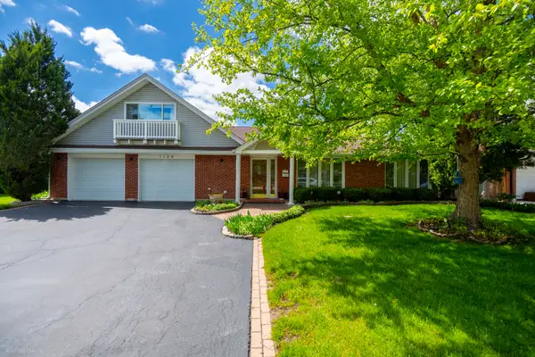 1720 N Chestnut Avenue, Arlington Heights, IL 60004