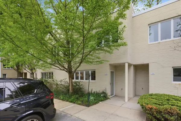 1085 S Park Terrace, Chicago, IL 60605