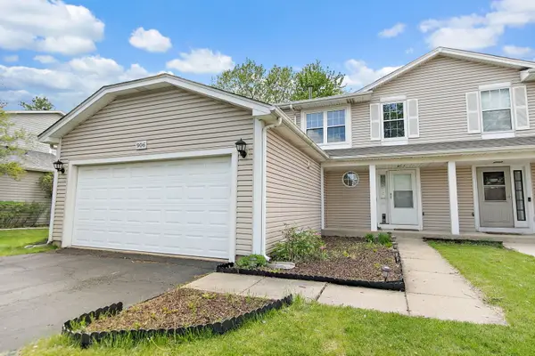 906 Oak Ridge Drive, Streamwood, IL 60107