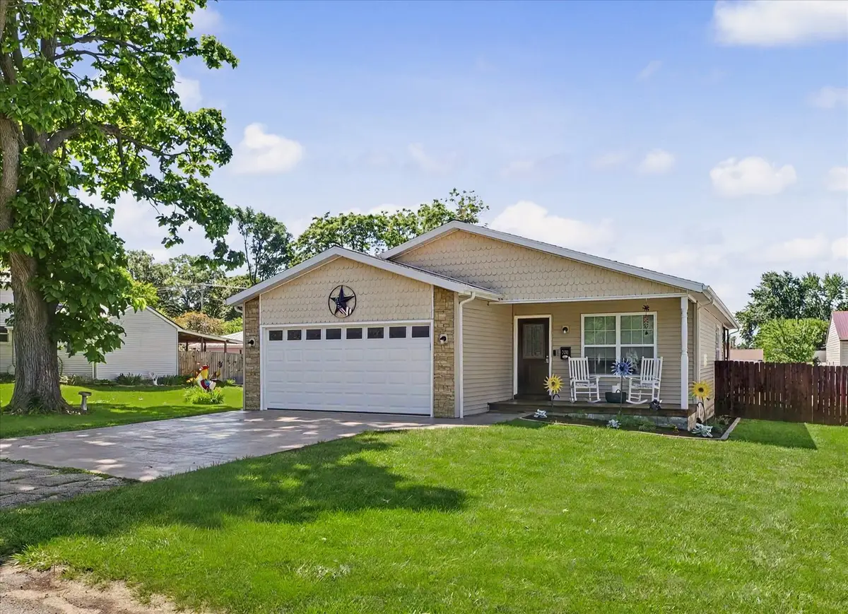 320 E Bogardus Street, Paxton, IL 60957 - #1