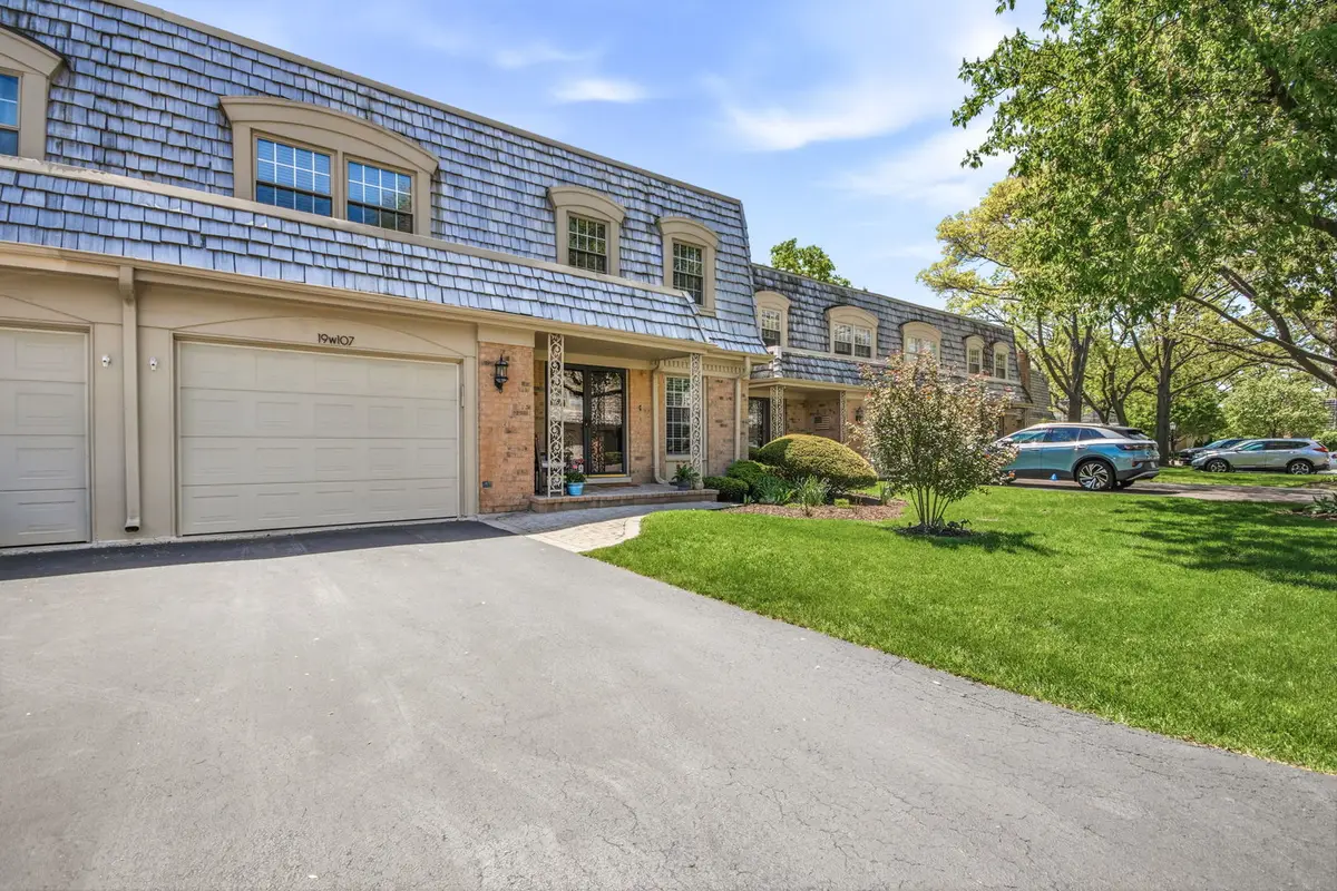 19W107 Avenue Normandy N, Oak Brook, IL 60523 - #1
