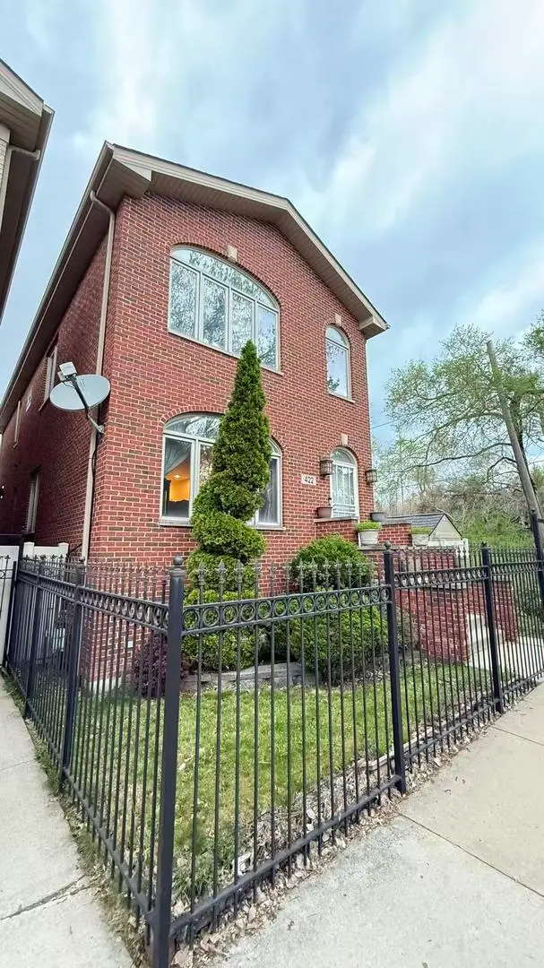 422 W 42nd Place, Chicago, IL 60609 - #3