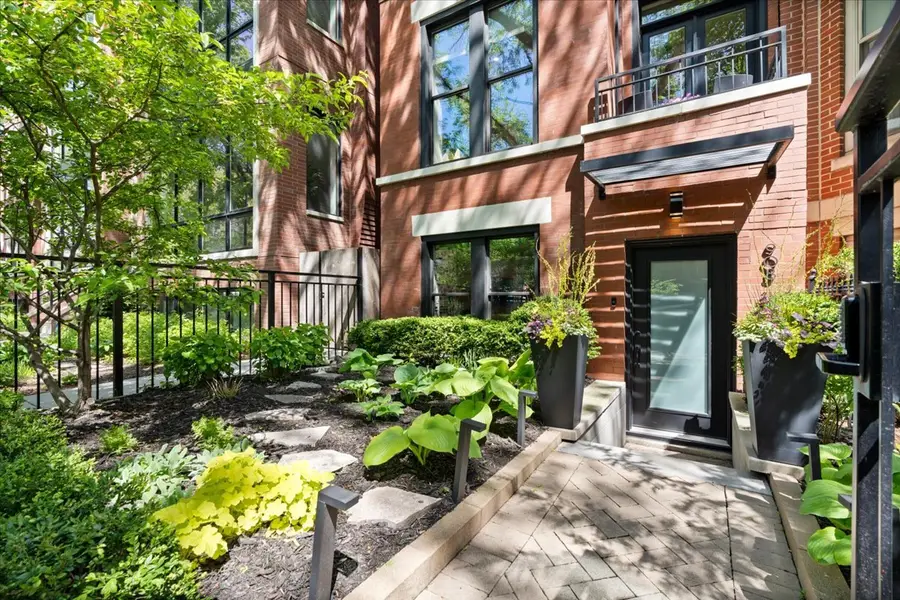 908 W Webster Avenue, Chicago, IL 60614 - #2
