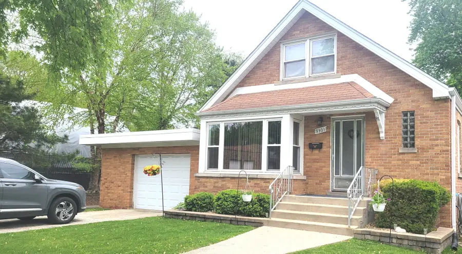 9301 S Spaulding Avenue, Evergreen Park, IL 60805 - #2