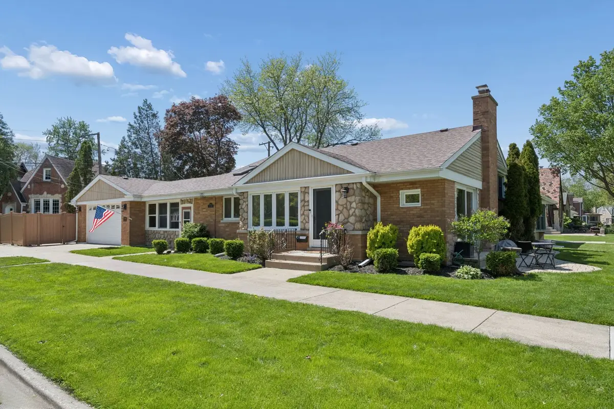 6340 N Indian Road, Chicago, IL 60646 - #1