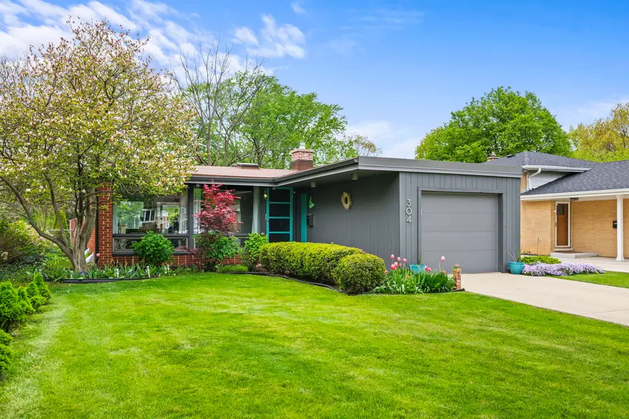 304 S Mount Prospect Road, Mount Prospect, IL 60056 - #2