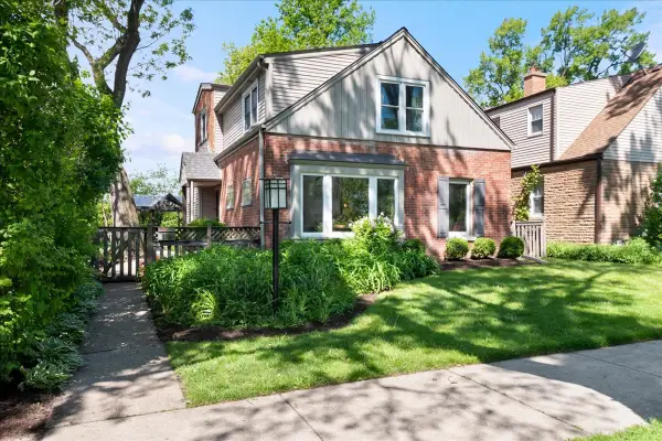 6850 N Lowell Avenue, Lincolnwood, IL 60712