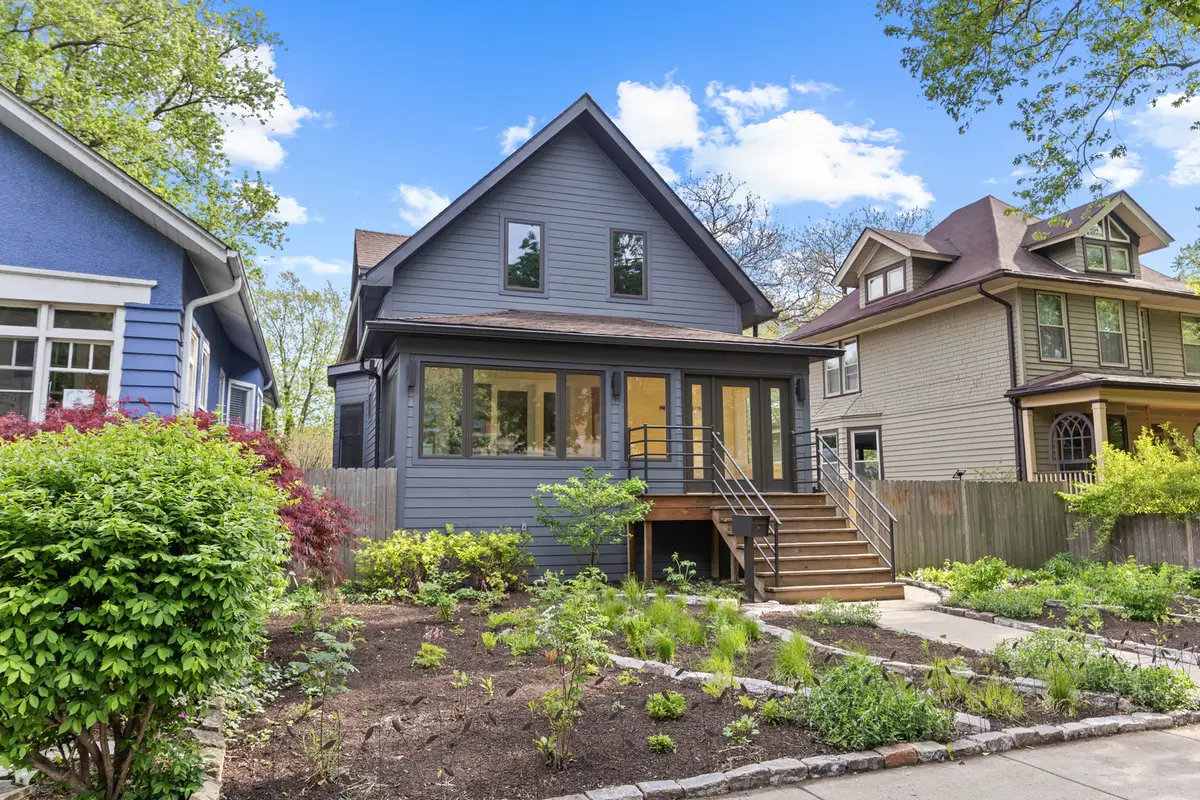 2125 W Greenleaf Avenue, Chicago, IL 60645 - #1