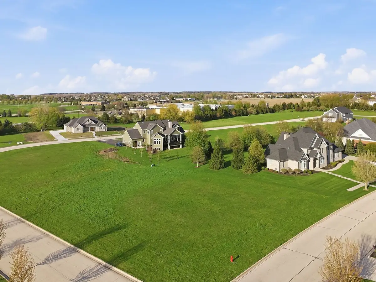 247 Merry Oaks Drive, Sycamore, IL 60178 - #1