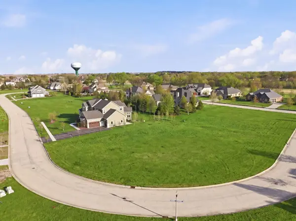 1716 Tewksberry Drive, Sycamore, IL 60178
