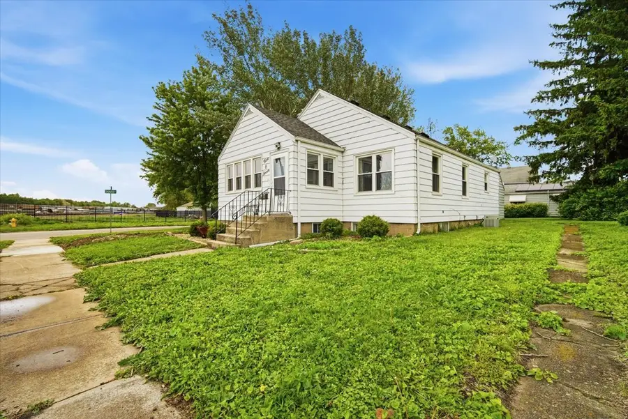907 N Allin Street, Bloomington, IL 61701 - #3