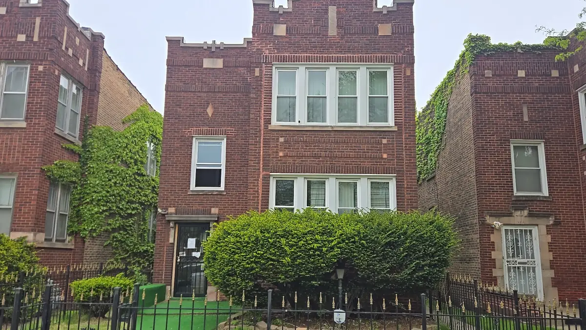 7627 S Bennett Avenue, Chicago, IL 60649 - #1