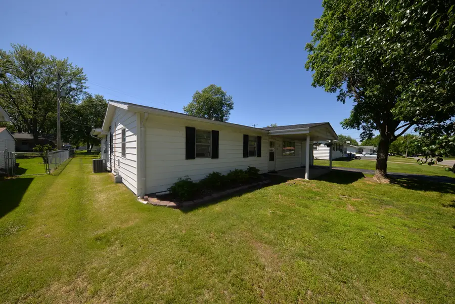 8 E Crownview, Mount Vernon, IL 62864 - #2