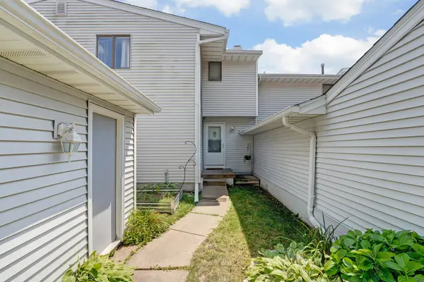 3450 Cedarview Court, Bettendorf, IA 52722