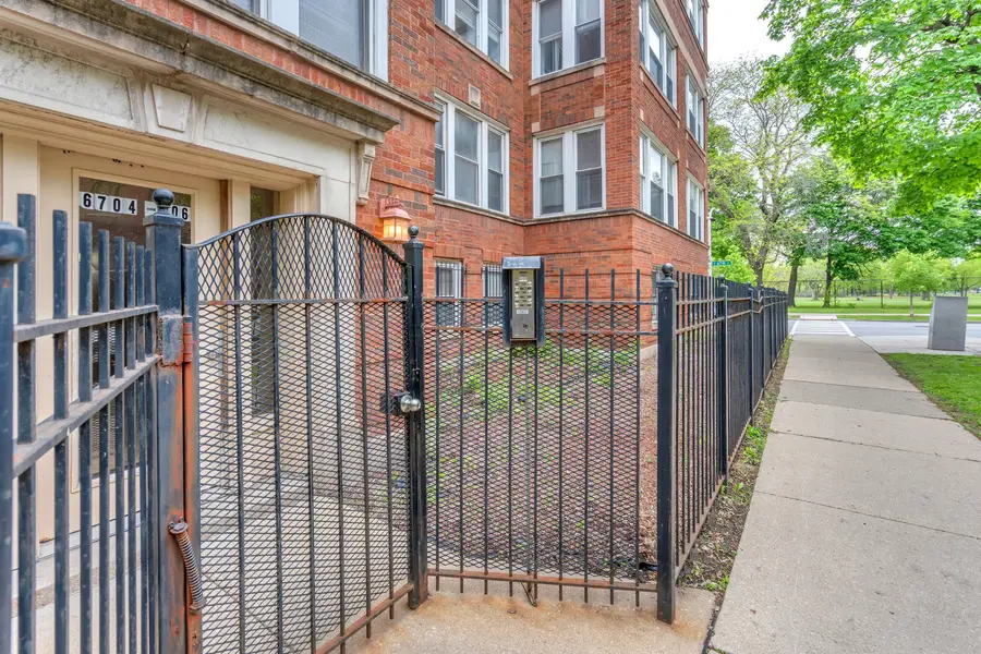 6706 S Ridgeland Avenue #3C, Chicago, IL 60649 - #3
