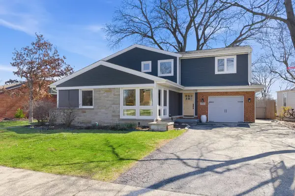 334 E Huntington Lane, Elmhurst, IL 60126