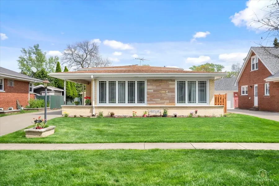 417 N Prospect Manor Avenue, Mount Prospect, IL 60056 - #2