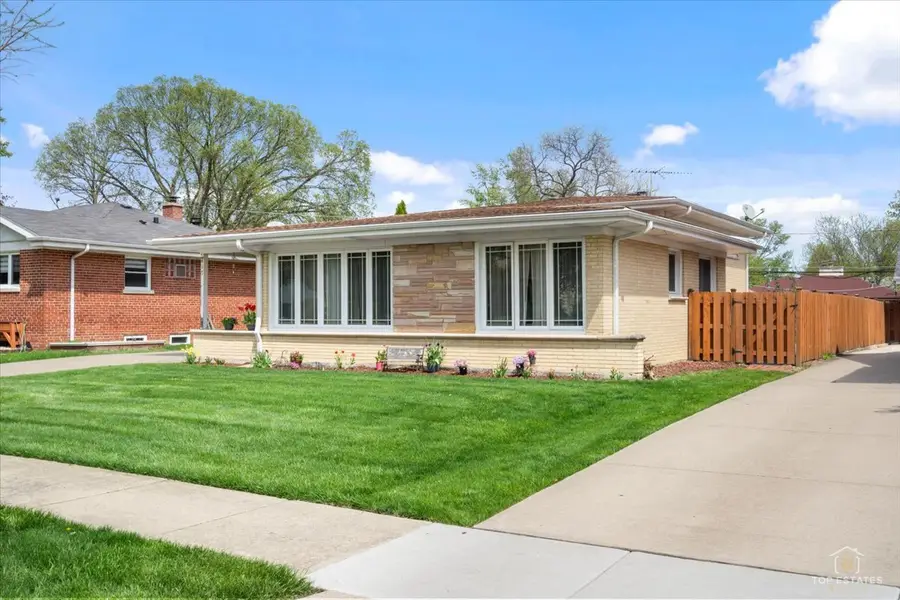 417 N Prospect Manor Avenue, Mount Prospect, IL 60056 - #3