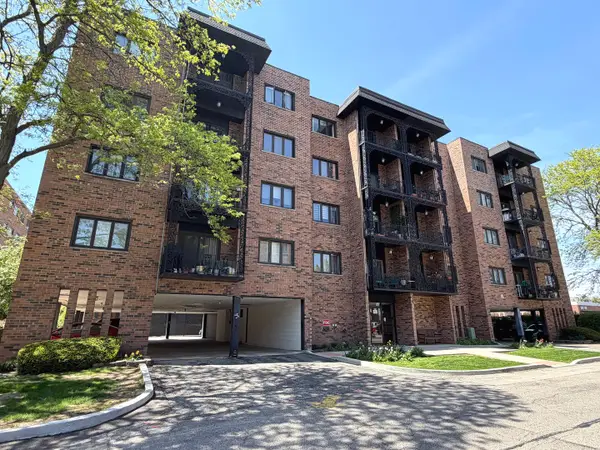 9375 Landings Lane #404, Des Plaines, IL 60016