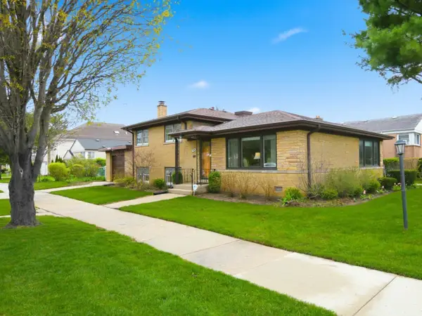 3955 W Greenleaf Avenue, Lincolnwood, IL 60712