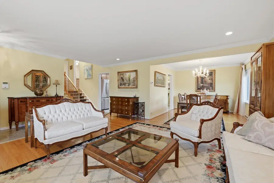 3955 W Greenleaf Avenue, Lincolnwood, IL 60712 - #3