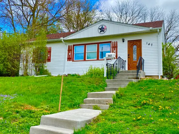 147 S Hill Street, Woodstock, IL 60098