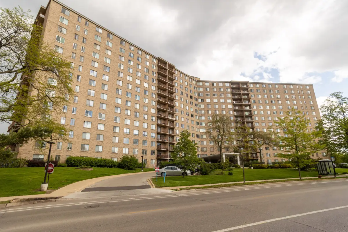 6833 N Kedzie Avenue #410, Chicago, IL 60645 - #1