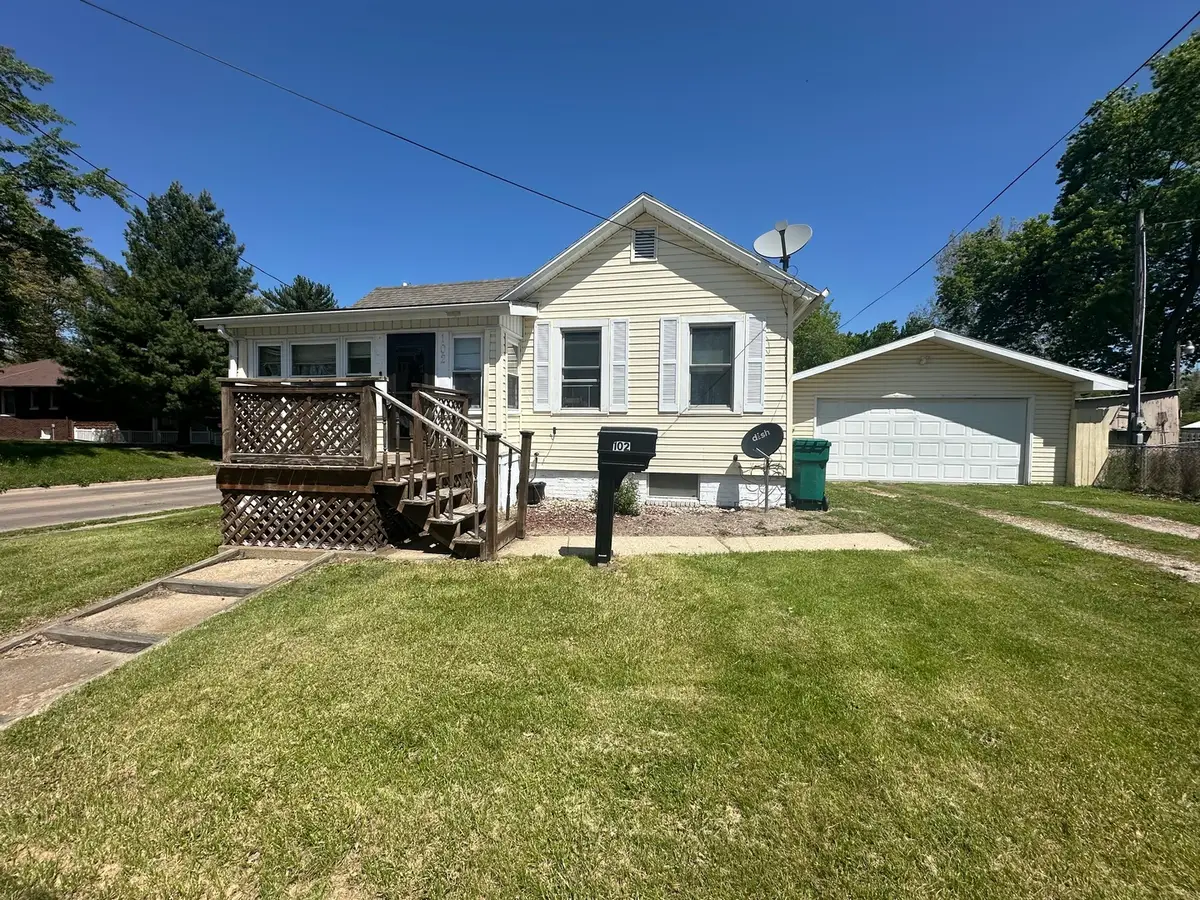 102 E Grove Street, Streator, IL 61364 - #1
