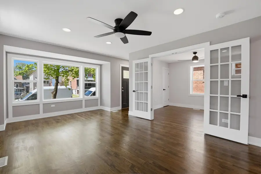 8641 S Kingston Avenue, Chicago, IL 60617 - #2