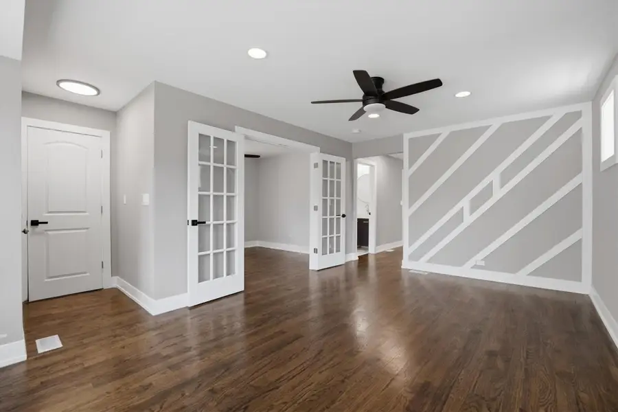 8641 S Kingston Avenue, Chicago, IL 60617 - #3