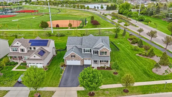 8992 Pearsall Drive, Huntley, IL 60142
