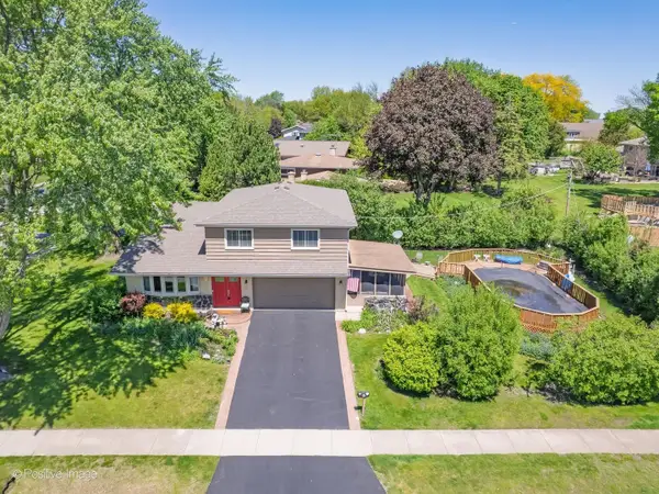534 E Foster Avenue, Roselle, IL 60172