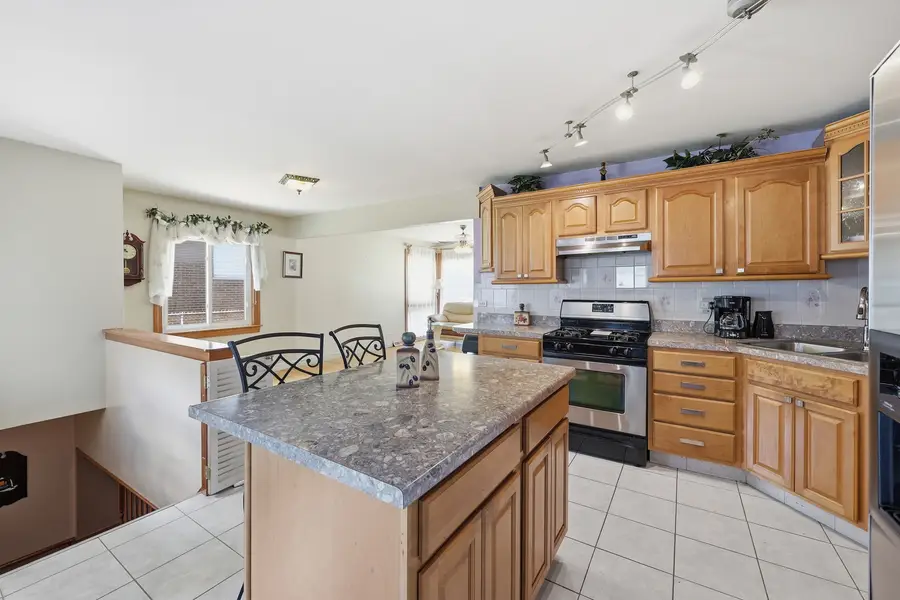 329 E Myrick Avenue, Addison, IL 60101 - #3