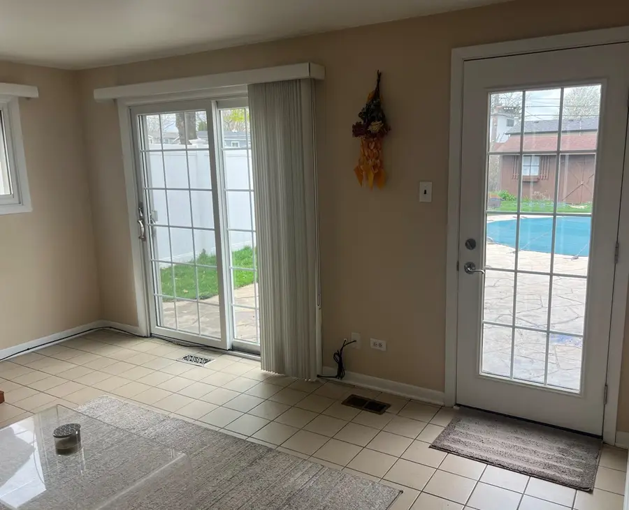 260 Brentwood Drive, Des Plaines, IL 60016 - #2